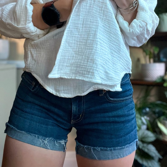 Size 8 Low Rise American Eagle Jean Shorts Strechy - Picture 1 of 6